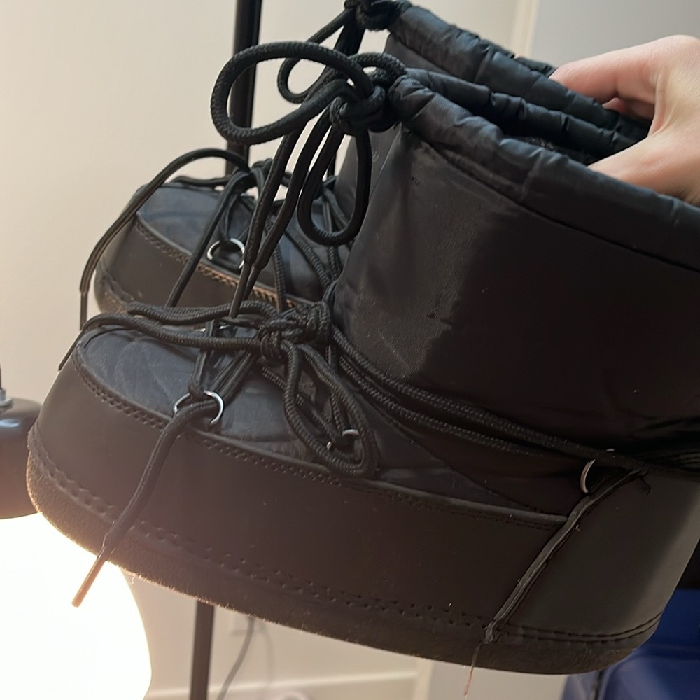 Moon boots UNISEX / size: 7.5/8 /colour: BLACK